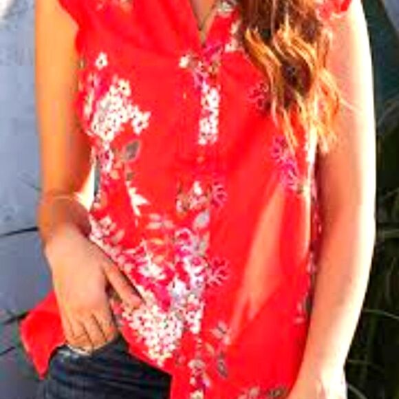 CANDIES  CASUAL SLEEVELESS RUFFLE ROUNDNECK ALL OVER FLORAL PRINTED DESIGN SHIRT - Picture 1 of 13